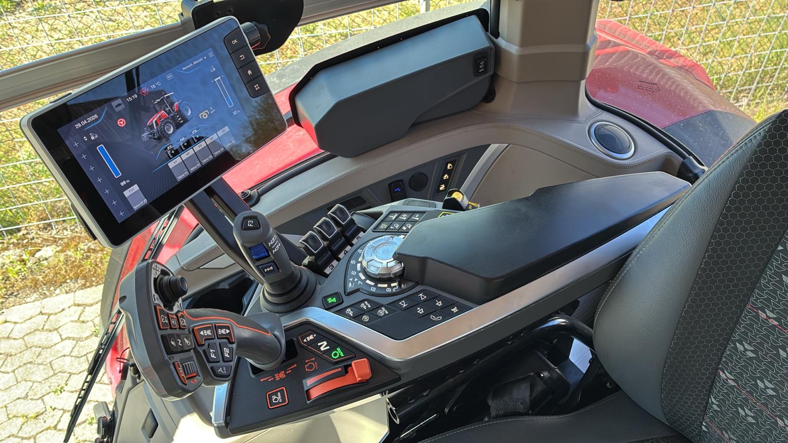 MASSEY FERGUSON 8S.305 DYNA-VT EXCLUSIVE